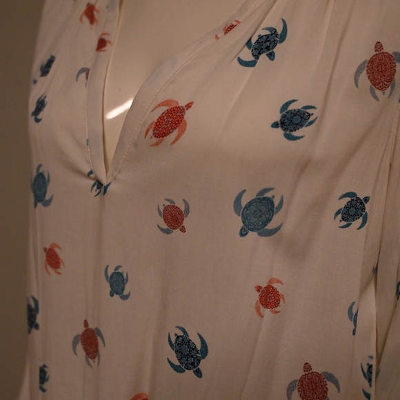 Mandee blouse with turtle print -medium - Picture 3 of 5